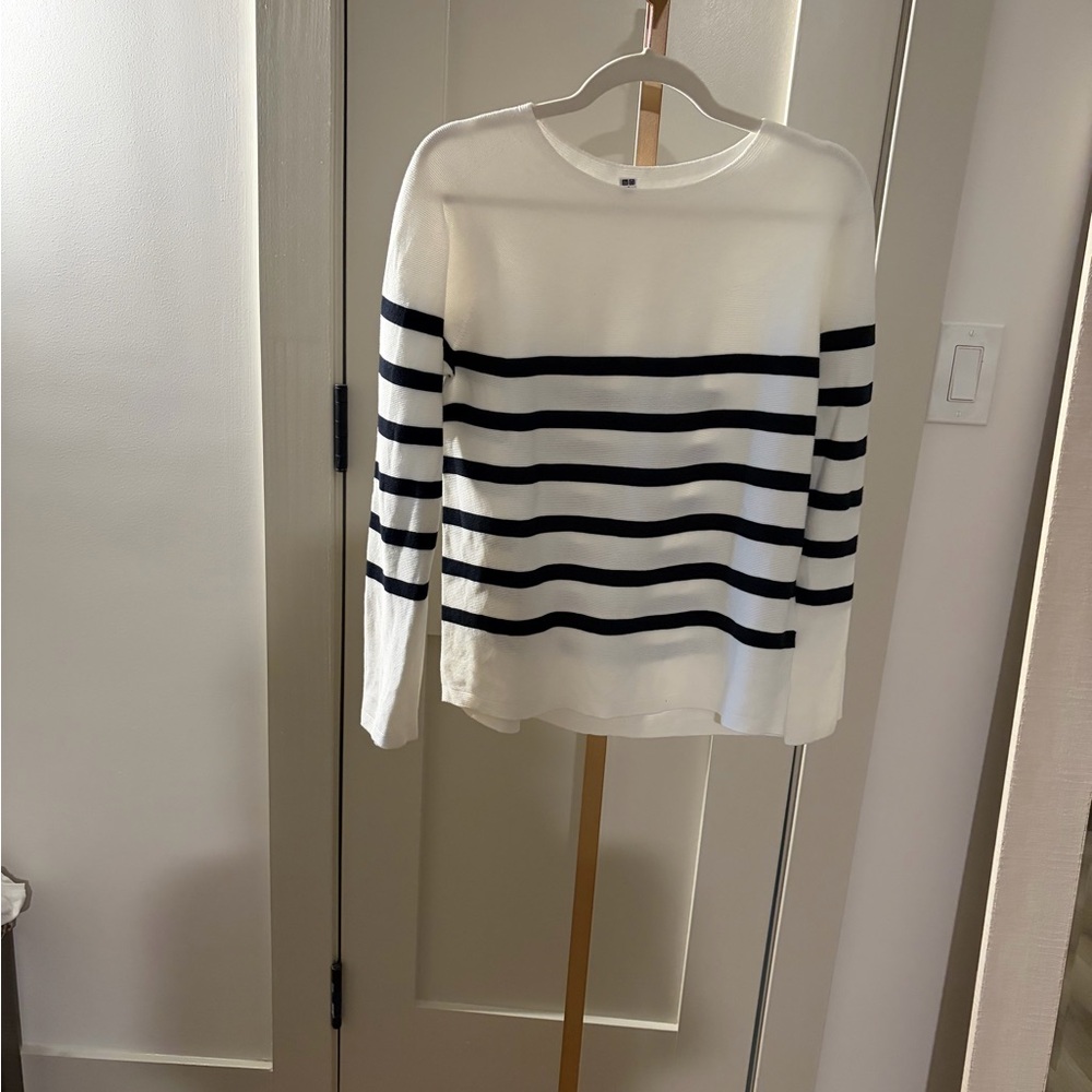 Uniqlo White and Black Striped Long-Sleeve Knit Top